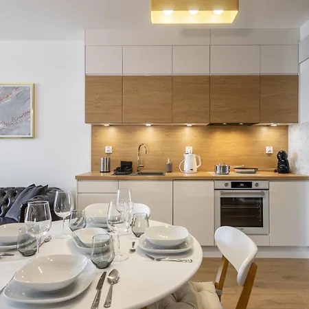 110 Plac Unii - Dla 4 Os Z Miejscem W Hali Garazowej *